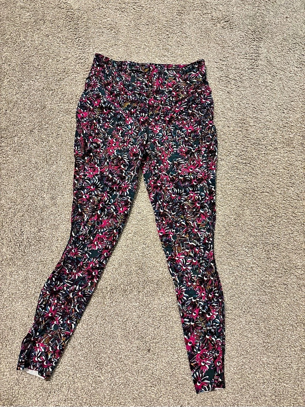 lululemon RevealKnit Floral High-Rise 7/8 Tight Black & Pink Size 14
